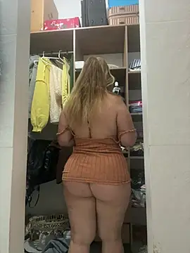 Snapshot of moniquerainx chatting on 3, 8, 2026 moniquerainx online show from 3, 8, 2026