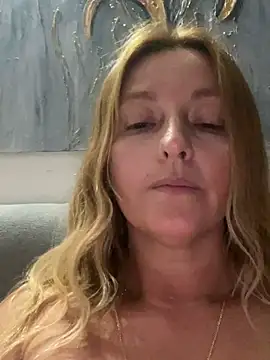 Snapshot of moniquerainx chatting on 16, 7, 2026 moniquerainx online show from 16, 7, 2026
