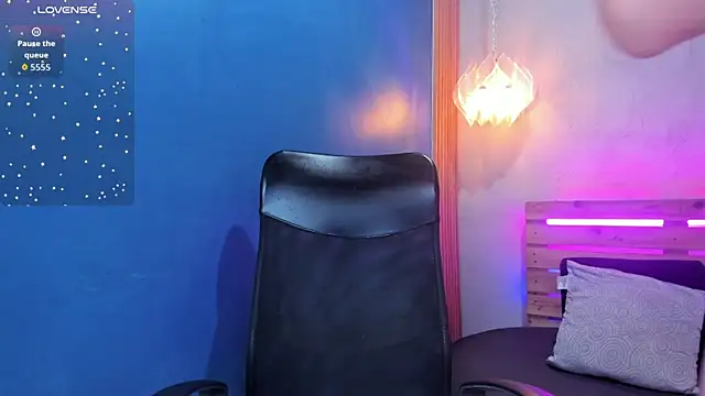 niky doll  online show from 5, 12, 2025