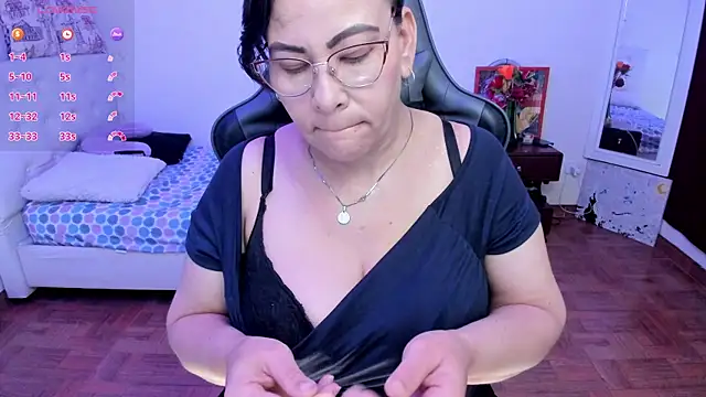 Snapshot of esmeralda_milf chatting on 18, 7, 2026 esmeralda milf online show from 18, 7, 2026