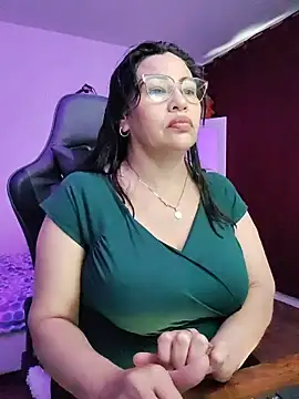 Snapshot of esmeralda_milf chatting on 25, 7, 2026 esmeralda milf online show from 25, 7, 2026
