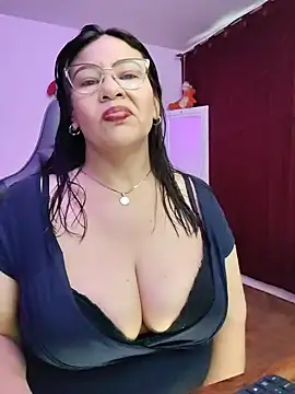 Snapshot of esmeralda_milf chatting on 20, 6, 2026 esmeralda milf online show from 20, 6, 2026