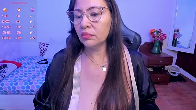 esmeralda milf online show from 12, 10, 2025