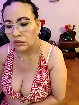esmeralda milf online show from 28, 2, 2026