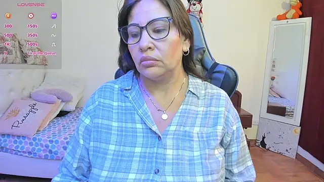 esmeralda milf online show from 29, 3, 2026