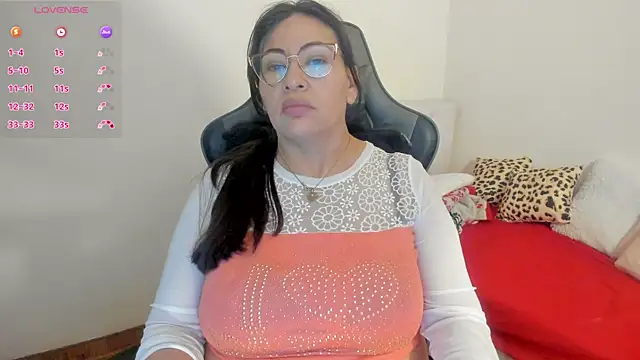 esmeralda milf online show from 18, 11, 2025