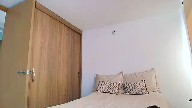 SARA TS FOX online show from 29, 3, 2026