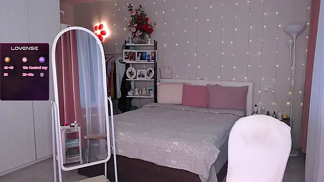 JuliaVilnet online show from 28, 10, 2025