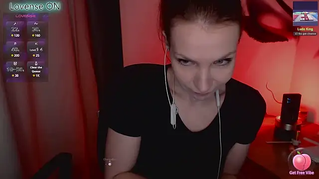 JohansonKatie online show from 28, 2, 2025