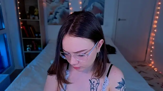 Snapshot of MilenaSaint chatting on 28, 4, 2026 MilenaSaint online show from 28, 4, 2026