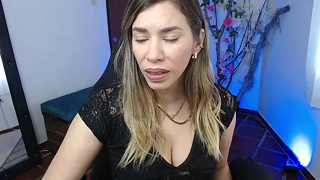 Snapshot of ms_sofia_x chatting on 23, 9, 2025 ms sofia x online show from 23, 9, 2025
