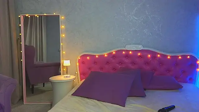 Ariana Petite online show from 10, 2, 2025