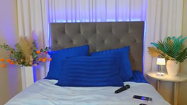 Ariana Petite online show from 12, 3, 2026