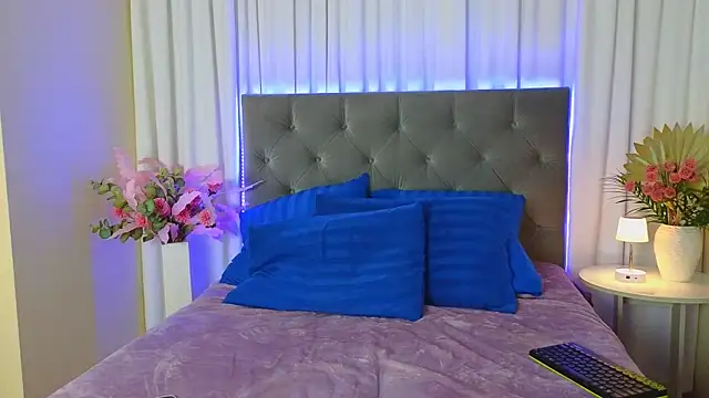 Ariana Petite online show from 10, 4, 2026