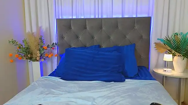 Ariana Petite online show from 16, 3, 2026