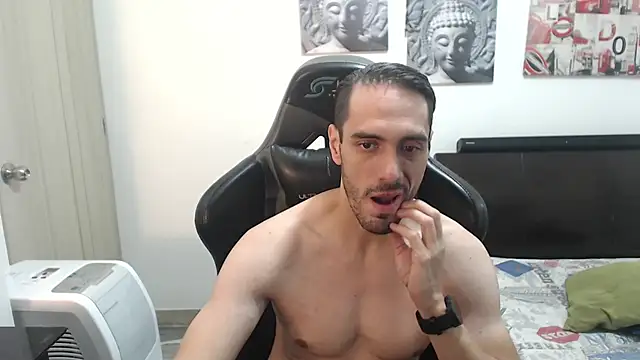 samuelgarcia  online show from 8, 12, 2024