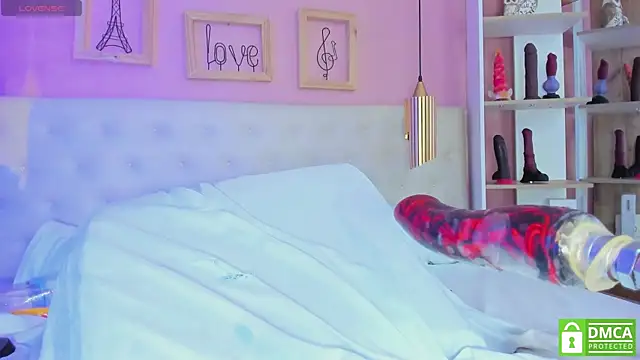 leylla  online show from 15, 4, 2026