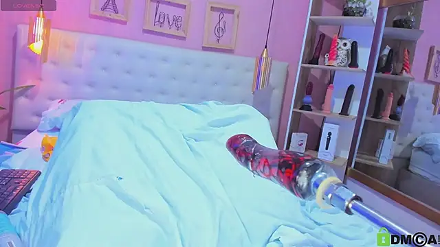 leylla  online show from 4, 12, 2025