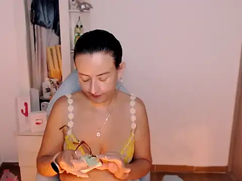 Snapshot of BOREAL_MOON chatting on 5, 7, 2026 BOREAL MOON online show from 5, 7, 2026