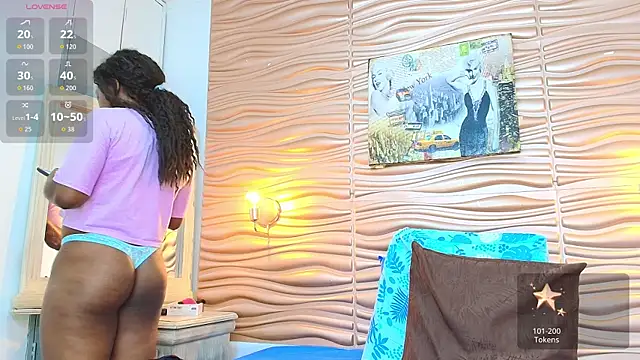 Snapshot of mia_pineda chatting on 4, 10, 2025 mia pineda online show from 4, 10, 2025