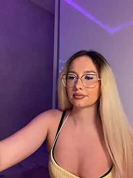 Snapshot of mollyxxx chatting on 2, 8, 2026 mollyxxx online show from 2, 8, 2026