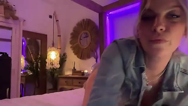 Snapshot of cyberchickie_maria chatting on 27, 2, 2025 cyberchickie maria online show from 27, 2, 2025