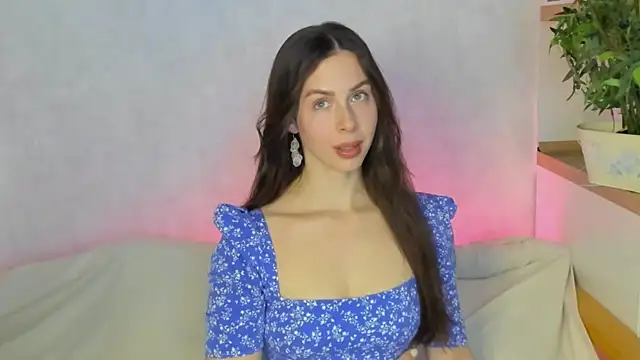 Teresa Hardly online show from 17, 11, 2025