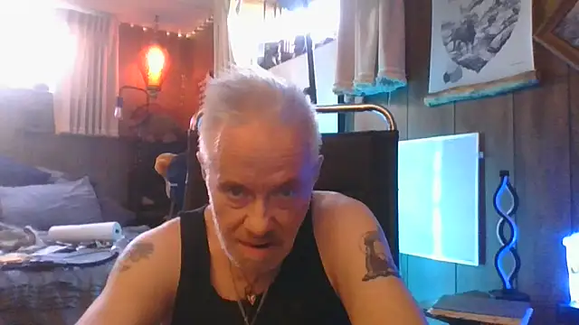 Snapshot of Makowboy chatting on 19, 2, 2026 Makowboy online show from 19, 2, 2026