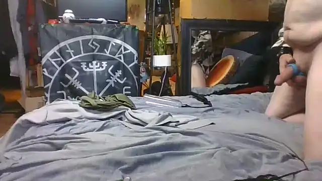 Snapshot of Makowboy chatting on 2, 12, 2025 Makowboy online show from 2, 12, 2025