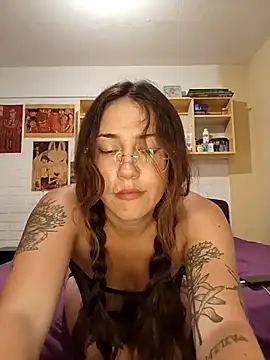 Snapshot of sereluxz chatting on 7, 2, 2026 sereluxz online show from 7, 2, 2026