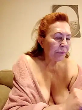 Hottie-Mom online show from 21, 4, 2026