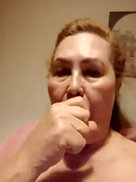 Hottie-Mom online show from 18, 5, 2026