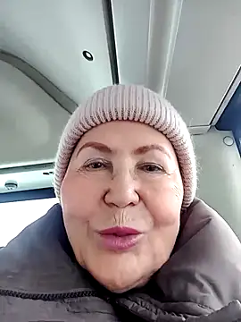 Hottie-Mom online show from 7, 2, 2026