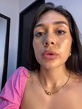 Snapshot of LaanaCooper chatting on 17, 2, 2025 LaanaCooper online show from 17, 2, 2025