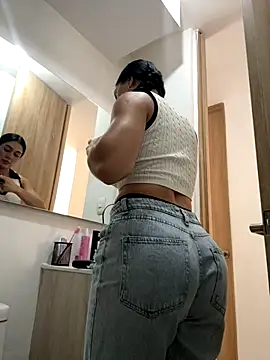 Snapshot of LaanaCooper chatting on 21, 10, 2025 LaanaCooper online show from 21, 10, 2025