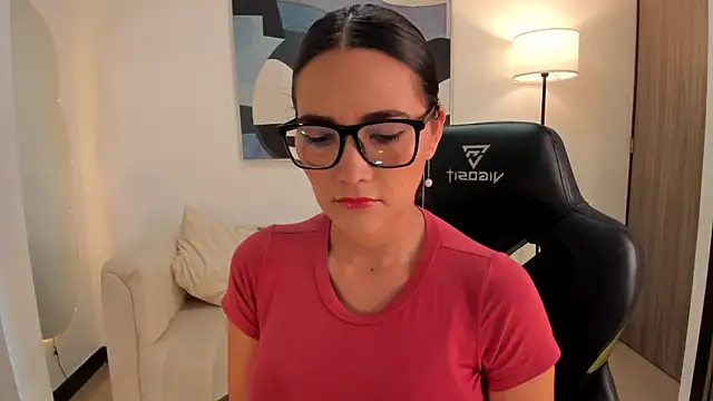 Snapshot of SaraParker_ chatting on 7, 5, 2026 SaraParker online show from 7, 5, 2026