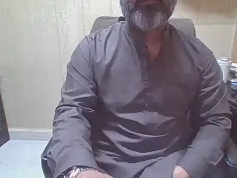 Snapshot of hairymaster95 chatting on 22, 11, 2025 hairymaster95 online show from 22, 11, 2025