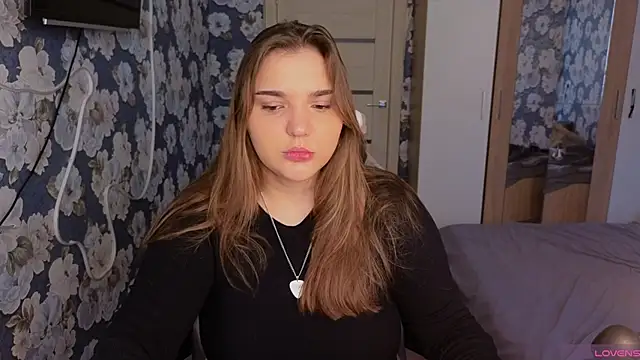  momiji  online show from 12, 4, 2026