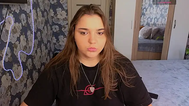  momiji  online show from 24, 3, 2026