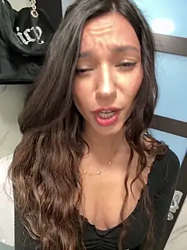  MiaQueen  online show from 5, 4, 2026