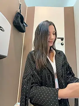 Snapshot of _MiaQueen_ chatting on 7, 11, 2025 MiaQueen online show from 7, 11, 2025