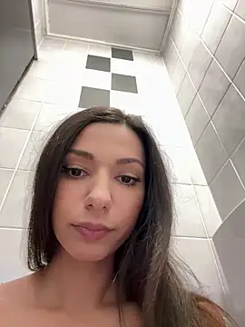 Snapshot of _MiaQueen_ chatting on 1, 12, 2025 MiaQueen online show from 1, 12, 2025