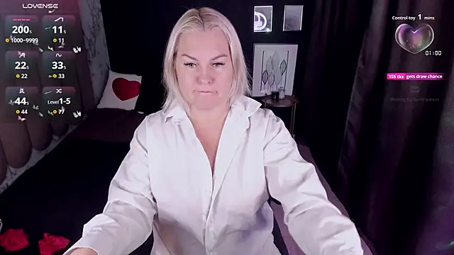 Snapshot of YolandaKiss chatting on 14, 10, 2025 YolandaKiss online show from 14, 10, 2025