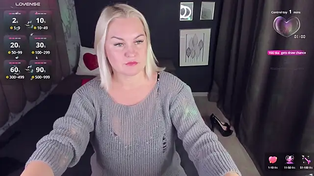 Snapshot of YolandaKiss chatting on 10, 10, 2025 YolandaKiss online show from 10, 10, 2025