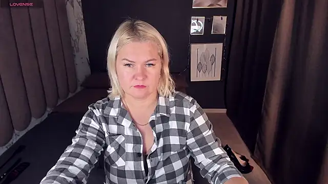 Snapshot of YolandaKiss chatting on 26, 10, 2025 YolandaKiss online show from 26, 10, 2025