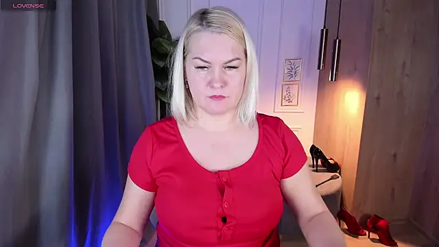 YolandaKiss online show from 10, 3, 2025