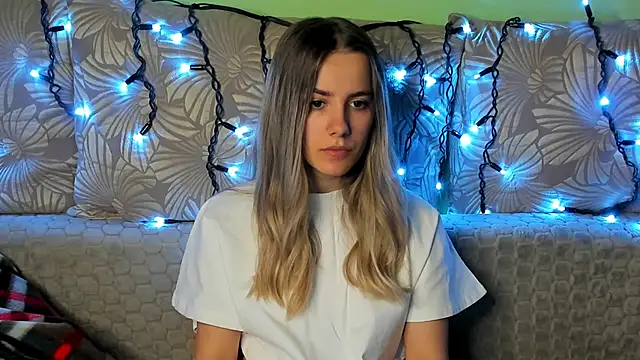 MaggieCake online show from 8, 11, 2025