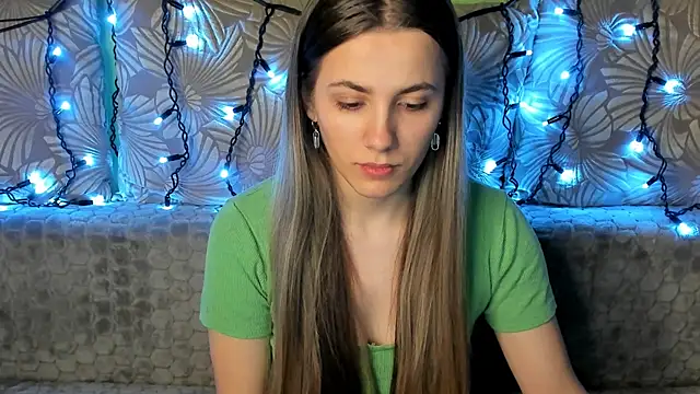 Snapshot of MaggieCake chatting on 9, 2, 2025 MaggieCake online show from 9, 2, 2025