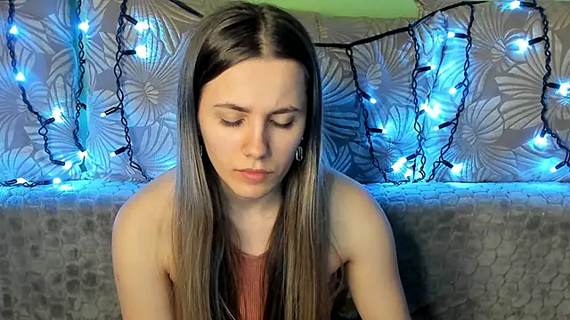 Snapshot of MaggieCake chatting on 13, 2, 2025 MaggieCake online show from 13, 2, 2025