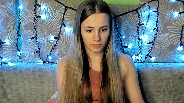 Snapshot of MaggieCake chatting on 14, 2, 2025 MaggieCake online show from 14, 2, 2025